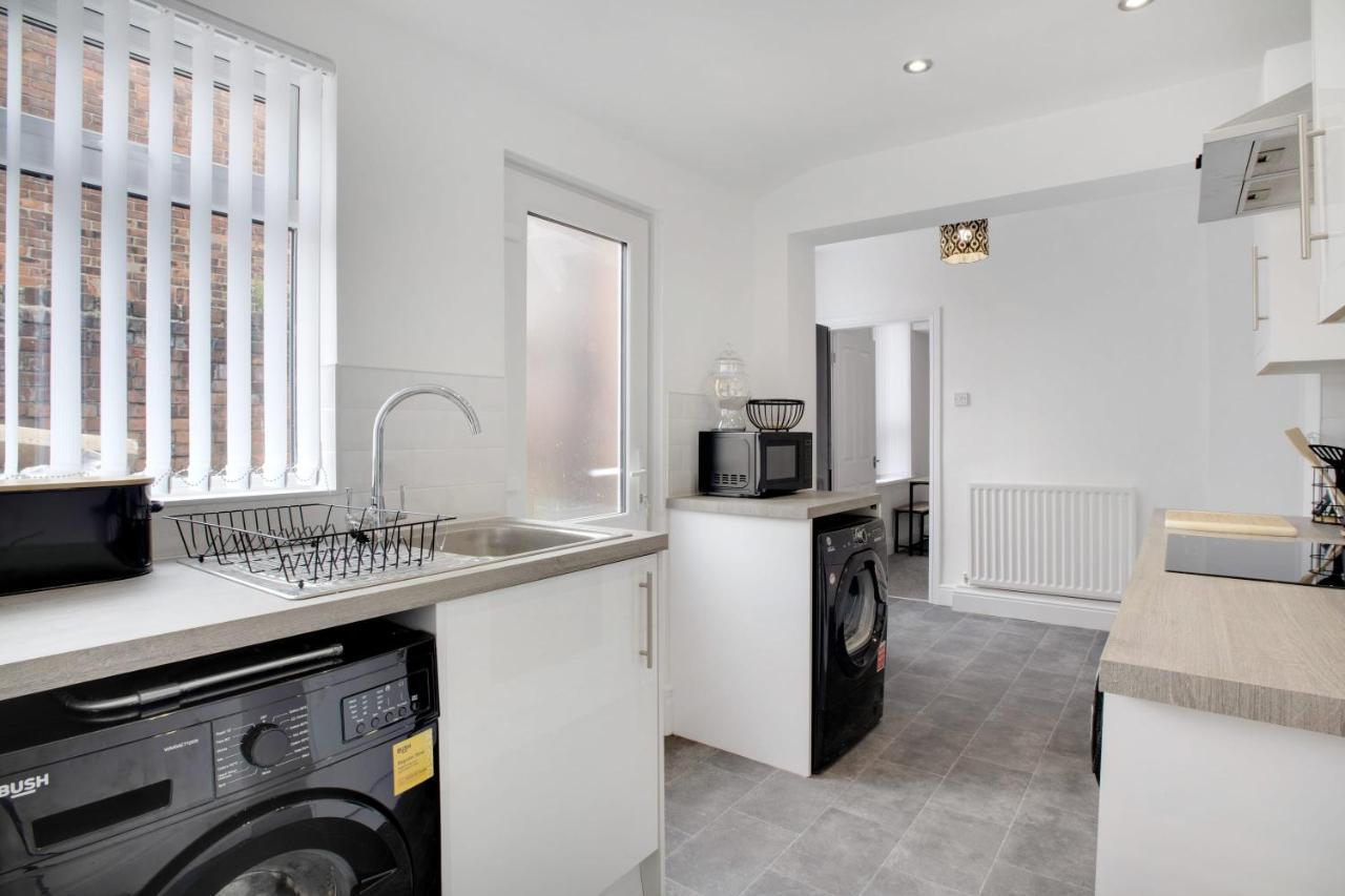 Stunning 4-Bedroom, 2 Bathrooms In Sunderland Sunderland  Exterior photo