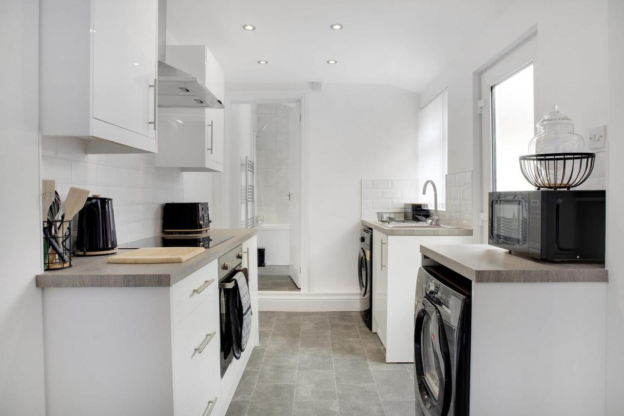 Stunning 4-Bedroom, 2 Bathrooms In Sunderland Sunderland  Exterior photo