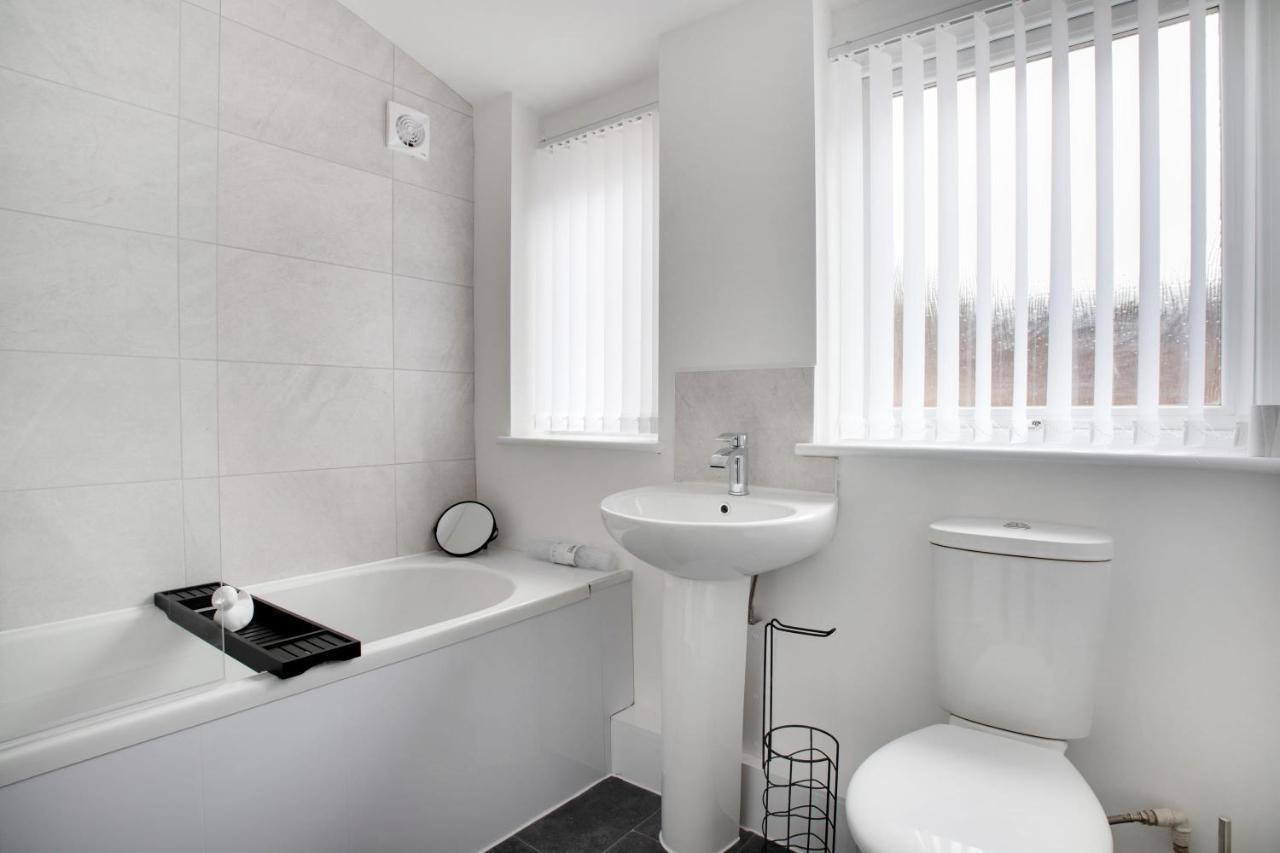 Stunning 4-Bedroom, 2 Bathrooms In Sunderland Sunderland  Exterior photo